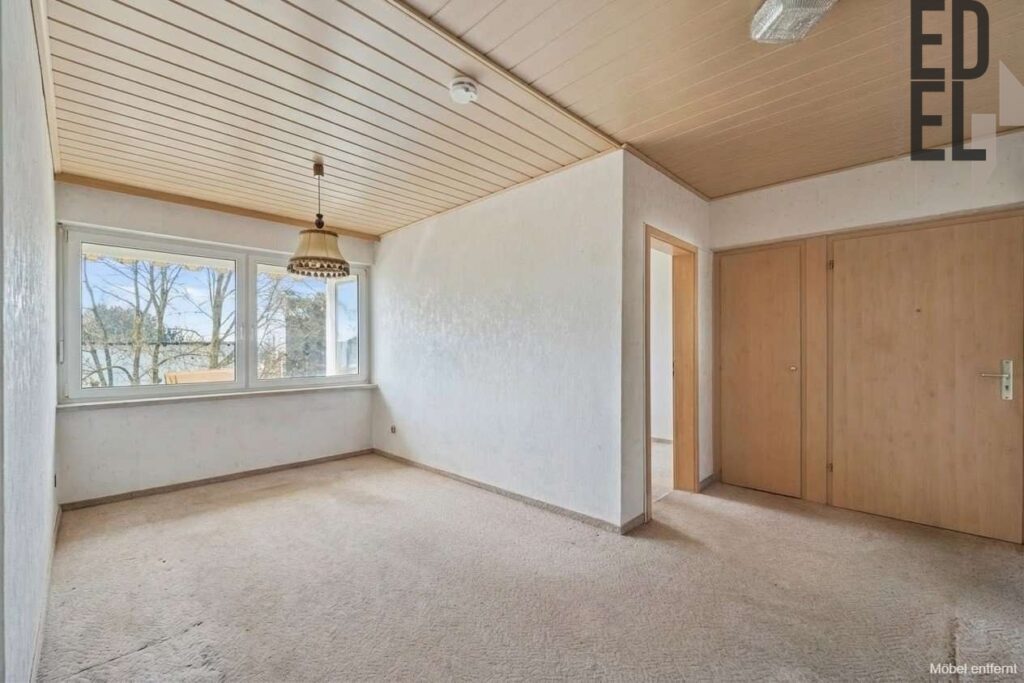 offener Essbereich mit KI Unmöbliert