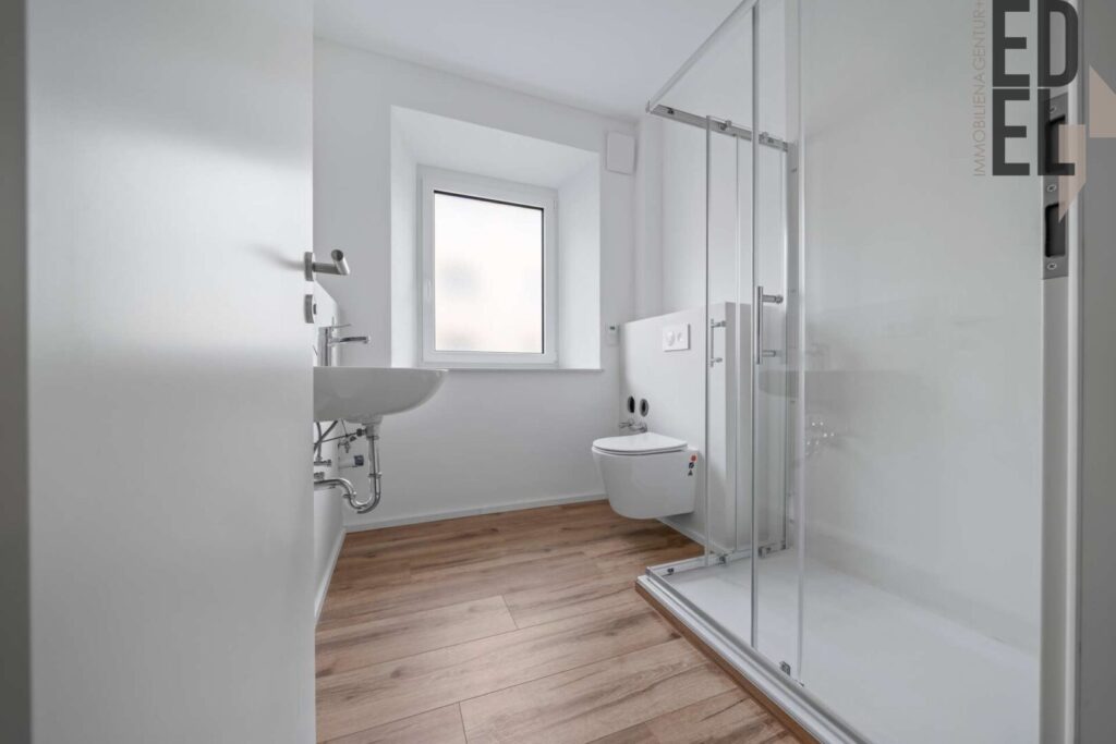 Badezimmer EG links