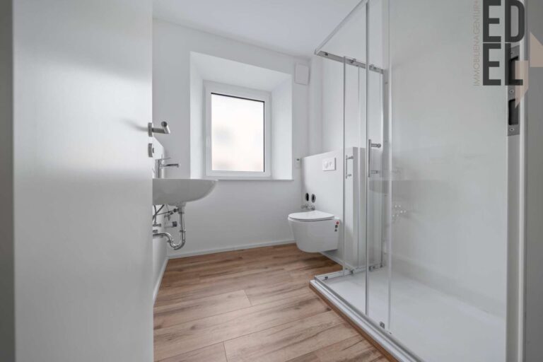Badezimmer EG links