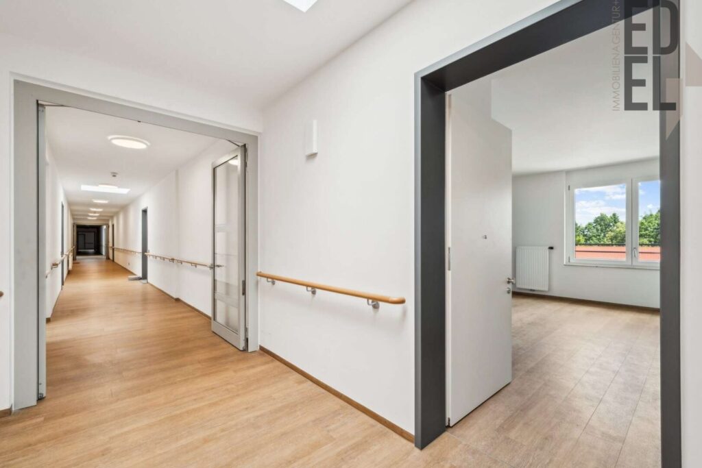 Flur mit Wohnungseingang